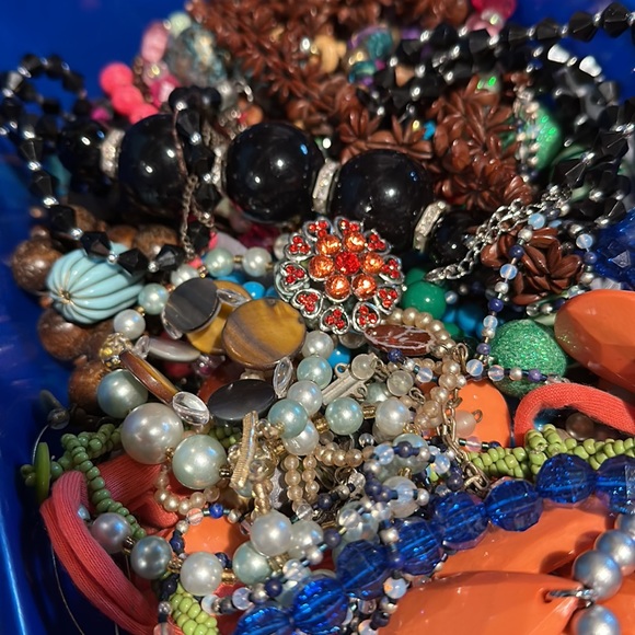 5 LEFT!!! 190 SOLD!
5 POUNDS CRAFT REPURPOSE JEWELRY LOT - Picture 4 of 11